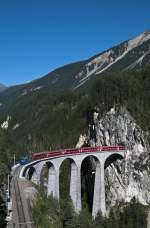 RhB Ge 4/4 III 652  Vaz/Obervaz Lenzerheide-Valbella  mit Werbung fr den HC Davos am 8. August 2010 auf dem Landwasserviadukt.
