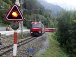 Ge 4/4 III Nr. 642 mit RE 1157 von Chur nach St. Moritz passiert am 15.09.2010 in Krze den alten Bahnhof von Sils i. D.