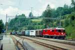 RhB Gterzug 5333 von Landquart nach Pontresina am 28.06.1995 Einfahrt Filisur mit E-Lok Ge 4/4II 632 - Gbkv 5582 - Gbk 5611 - Gbkv 5521 - Gb 5802 - Gbkv 5518 - X 9025 - X 9048 - Haikv 5139 - Gbkv