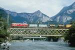 RhB Gterzug 5537 von Landquart nach St.Moritz am 02.09.1997 bei Reichenau auf Rheinbrcke mit E-Lok Ge 6/6II 704 - Rw 8212 - Fd 8653 - Fd 8655 - Rw 8215 - Kkw 7301 - Fb 8510 - Haikv 5117 - Uahv 8158