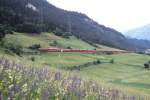 RhB Glacier-Express Schnellzug 540 von St.Moritz nach Zermatt am 03.06.1992 zwischen Alvaneu und Tiefencastel mit E-Lok Ge 6/6II 702 - 2x A - 3x B - D - WR 3816/17 - A - FO B - A - B - FO A. Hinweis: gescanntes Dia
