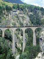 RhB Extrazug 3556 von Filisur nach Alvaneu fr BAHNFEST FILISUR am 04.07.1999 auf Landwasser-Viadukt mit E-Lok Ge 6/6 I 414 - D 4052II - C 2012 - B 2060 - B 2246 - B 2245.