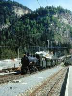 RhB Dampfzug 3562 fr Verein Dampffreunde der RhB von Filisur nach Landquart am 10.05.1994 Einfahrt Thusis mit Dampflok G 4/5 108 - A 1102 - B 2060 - D 4052I - B 2245 - B 2246 - B 2247 - B 2301 - B