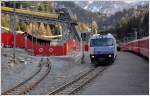 RE1136 mit Ge 4/4 III 649  Lavin  kreuzt uns in Preda. Links die Einfahrt zum Baubahnhof des Albulatunnels II. (16.11.2015)