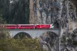 RhB Ge 4/4 III 645  RTR  mit dem RE Chur - St. Moritz auf dem Landwasserviadukt kurz vor Filisur. 28.02.2016