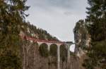 RhB Ge 4/4 III 652  HCD  überquert mit dem RE Chur - St. Moritz den Landwasserviadukt. 28.02.2016