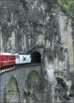 Hinein in die Felswand -    Landwasserviadukt bei Filisur.