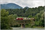 S2 1558 mit Abe 4/16 3104 auf der Hinterrheinbrücke bei Reichenau-Tamins.