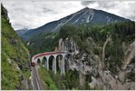 RE1141 mit Ge 4/4 III 649 auf dem Landwasserviadukt. Im Hintergrund die Muchetta 2623m. (12.06.2016)