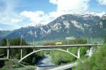 RhB Lschzug 9562 von Filisur nach Landquart am 09.05.1999 auf Hinterrheinbrcke bei Thusis mit E-Lok Ge 6/6 I 414 - Xk 9049 II - Hinweis: gescanntes Dia  