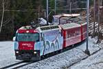 Die Ge 4/4 III 650 schlängelt sich in Alvaschein mit einem GEX den Albula hinauf.Bild vom 17.12.2016