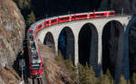 RhB Allegra ABe 8/12 3511  Otto Barblan  noch vor dem Fahrplanwechsel mit einem AGZ als RE von St. Moritz nach Chur auf dem Landwasserviadukt. 10.12.2016