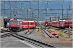 Ge 4/4 III 642  Breil/Brigels  und  Be 4/4 511 Vorortspendel in Landquart. (18.05.2017)