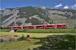 S1 1515 mit ABe 4/16 3102 bei Felsberg mit dem Calanda im Hintergrund.