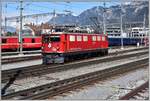 Ge 6/6 II 702  Curia  hat leere COOP Lebensmittelcontainer nach Chur Gbf gebracht. (17.03.2020)