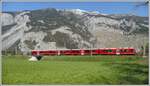 S2 1556 nach Chur mit dem Allegra ABe 4/16 3104 zwischen Chur West und Felsberg. Im Hintergrund der Felsberger Calanda 2695m. (08.04.2020)