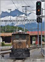 Als Lokzug fährt Ge 6/6 I 415 ab Untervaz-Trimmis nach Landquart.