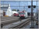 Ge 4/4 III 644  Savognin  rangiert in Landquart, whrend fr den Regioexpress nach Chur der Abfahrbefehl aufleuchtet, einmal am Mast und als Besonderheit auch am Boden unterhalb des Zwergsignals. (17.09.2007)