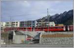 Ein Be 4/4 Pendelzug der RhB f�hrt in die neu er�ffnete Haltestelle Chur Wiesental ein.