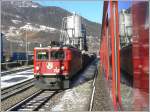 In Landquart-Ried steht ein Gterzug mit Ge 6/6 II 707  Scuol  abfahrbereit. (23.01.2008)