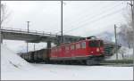 Ge 6/6 II 701  Curia  bringt leere Zisternenwagen nach Landquart, hier bei der Strassenberfhrung bei Zizers. (26.03.2008)