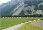 Glacier Express 906 und 908 auf der Fahrt von Chur nach St.Moritz nahe Felsberg. (14.06.2008)