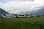 Ein Zug im Kornfeld. Ge 4/4 III 650  Seewis-Valzeina  mit Glacier-Express 906 und 908 bei Felsberg. (14.06.2008)