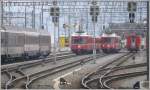 Be 4/4 516 und 511 treffen sich, wie geplant jede Stunde, im Vorfeld des Churer Bahnhofs.
