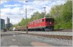 Ge 6/6 II 702  Curia  verlsst Landquart mit einem Gterzug Richtung Albula. (30.04.2009)