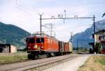 RhB Gterzug 5835 von Landquart nach Thusis vom 01.06.1992 in Zizers mit E-Lok Ge 4/4I 607 - Gb - X - Ickv 4511. Hinweis: Lok noch mit Scherenpantografen.