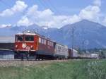 RhB Gterzug 5353 von Landquart nach Pontresina vom 07.06.1993 Ausfahrt Untervaz mit E-Lok Ge 6/6II 705 - Haiqy 5174 - Uce 8094 - Gbkv 5548 - Uce 8018 - Uce 8072 - Uce 8037 - Rw 8264 - Rpw 8240 - Rpw