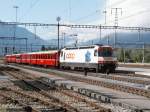 RhB,Schnellzug von Chur kommend,fhrt in Landquart ein  (04.08.02)