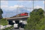 Ge 6/6 II 701  Raetia  berquert mit einem Gterzug die N13 bei Haldenstein. (28.06.2010)