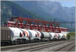 S1 1525 nach Rh�z�ns �berquert beim Holcim �bergabebahnhof Untervaz-Trimmis die SBB Hauptstrecke auf der neuen Br�cke.