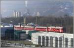 S1 1510 mit Be 4/4 515 verl�sst den Industrieort Trimmis-Untervaz.