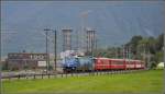 Vor der neuen Skyline im Churer Westend zieht Ge 4/4 III 647  Grsch  den RE1153 nach St.Moritz.