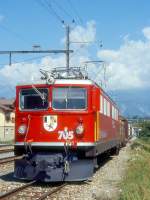RhB Gterzug 5353 von Landquart nach Pontresina am 06.09.1996 in Untervaz mit E-Lok Ge 6/6 II 705 - Kk 7348 - Kk 7352 - Gakv 5403 - Ucek 8060 - Uace 7998 - Gb 5024 - Gb 5002 - Ucek 8057 - Uce 8032 -