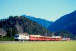 RhB Schnellzug 535 von Chur nach St.Moritz am 27.02.1998 bei Domat/Ems mit E-Lok Ge 4/4III 649 - D 4223 - B 2360 - B 2379 - B 2493 - A 1286 - A 1263 - B. Hinweis: Lok mit Werbung: BCU, gescanntes Dia
