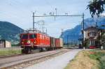 RhB Gterzug 5835 von Landquart nach Tiefencastel am 01.06.1992 Durchfahrt Zizers mit E-Lok Ge 4/4I 607. Hinweis: gescanntes Dia
