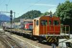 RhB - Schienentransportzug (alt) am 23.05.1998 in Domat Ems mit Diesel-Traktor Tm 2/2 17 - Hinweis: gescanntes Dia.