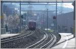 Regionalzug verlsst Chur West Richtung Thusis. Das linke Gleis der Doppelspur verfgt ber eine dritte Schiene bis Doamt/Ems. (12.03.2007)