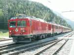 Bernina-Express nach St.Moritz am 09.05.07 in Cavaglia (1693m .M.)10 Min.von hier befindet sich ein Gletschergarten,ein Naturphnomen aus der letzten Eiszeit mit vielen Gletschertpfen  bis zu 6m
