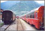 Hier nochmals ein paar Bilder von frher.Im September 2000 standen die neuen Panoramawagen der RhB noch eintrchtig neben den Nostalgiewagen der FS im Bahnhof Tirano.