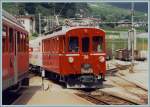 ABe 4/4 36 bringt neue Zemnetsilowagen aus Pontresina und trifft soeben in Poschiavo ein. (Archiv 07/84)