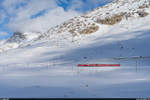 RhB ABe 4/4 III 55 und 51 mit Regio Tirano - St. Moritz am 19. Dezember 2020 am Lej Nair zwischen Ospizio Bernina und Bernina Lagalb.