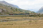Rhätische Bahn (RhB).
25 Jahre Club 1889.
Zu diesem Jubiläum verkehrten am 2. Oktober 2021 zwei historische Extrazüge der BERNINA BAHN von St. Moritz nach Tirano.
Ge 4/4 182 mit historischen Wagen zwischen Bernina Lagalb und Ospizio Bernina.
Foto: Walter Ruetsch