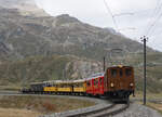 Rhätische Bahn (RhB).
25 Jahre Club 1889.
Zu diesem Jubiläum verkehrten am 2. Oktober 2021 zwei historische Extrazüge der BERNINA BAHN von St. Moritz nach Tirano. Ge 4/4 81 der Museumsbahn Blonay Chamby (BC), ehemals Bernina Bahn und ABe 4/4 46 mit historischen Wagen zwischen Bernina Lagalb und Ospizio Bernina.
Im September 1918 gastierte das Bernina Krokodil in der Westschweiz bei der BC.
Zum Fotostandort: Vom Geleise weit entfernt, Bildausschnitt Fotoshop.
Foto: Walter Ruetsch