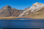 RhB ABe 8/12 / Regio St. Moritz - Tirano / Berninapass, 24. Oktober 2021<br>
Der Lej Nair ist bereits teilweise eisbedeckt.