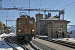 Ge 4/4 81 (BC) Erste Fahrt in eigener Kraft über den Bernina-Pass.
Die Ge 4/4 81 mit Baujahr 1916 der CHEMIN DE FER TOURISTIQUE BLONAY CHAMBY (BC), ehemals Bernina-Bahn (BB), am 13. Februar 2022 in ihrer ehemaligen Bergwelt unterwegs wie vor 106 Jahren.
Es handelt sich um die einst stärkste Gleichstromlok der Schweiz.
In Alp Grüm im Gegenlicht auf die baldige Abfahrt wartend.
Foto: Walter Ruetsch 
