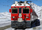 Doppeltraktion ABe 4/4 ll 51 und ABe 4/4 ll 56 in Ospizio Bernina am 13. Februar 2022.
Foto: Walter Ruetsch